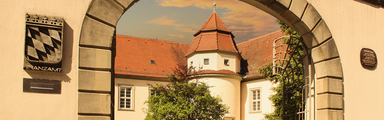  Blick auf den Innenhof des Finanzamts Zeil